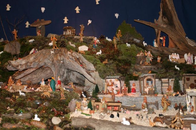 How Nativity Scene Traditions Developed in America - Outdoor Nativity Store